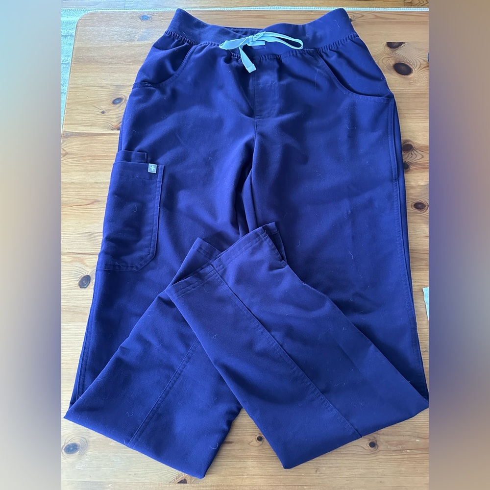 FIGS Kade Cargo Scrub Purple Bottoms - XS/T